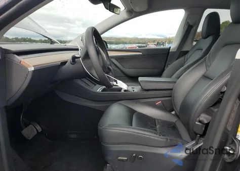 2024 Tesla Model Y z USA, uszkodzony, nr VIN 7SAYGDEE2RA284045